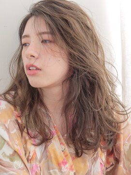 シーム(SEAM) 動きのあるロングスタイル