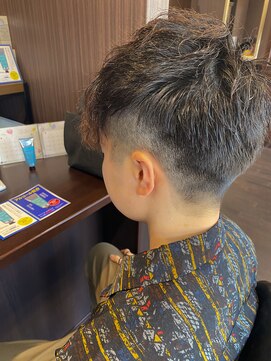 髪の美院 シャルマン ビューティー クリニック(Charmant Beauty Clinic) 前下がり刈り上げ