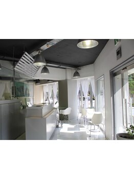 【青葉台駅すぐ】ベテランStylistが大人女性のお悩みや理想に寄り添い、数年後もずっと健康で美しい髪へ。