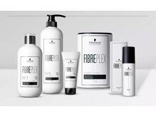 『ケアブリーチ』と『髪に合わせた塗り分け技術』でダメージコントロール。ダメージ最小限のデザインカラー