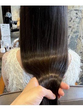 ジュエ (jouer) 大人かわいい小顔カット黒髪森ガール風ロング