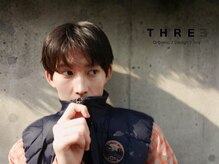 スリー(THREE)