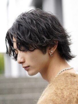 フィフス トウキョウ (fifth TOKYO) 渋谷波巻きパーマメンズカットシャドウセンターパートウルフヘア