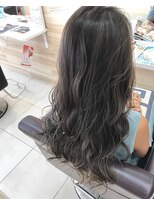 アヴァンス 江坂店(AVANCE.) 細めハイライトアッシュグレージュ☆