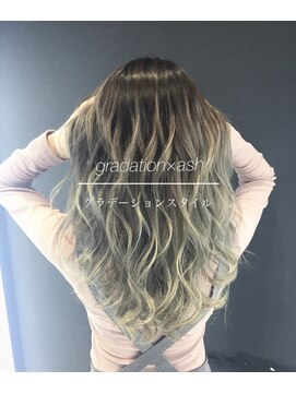 バトー(bAteAu) グラデーション、エクステ、インナー、ハイライト、イルミナ