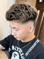 グッドタイムエフティフィフス 横浜西口(GoodTimes ft.fifth)&nbsp;スペインカールフェードツイストパーマ波巻きパーマツーブロック