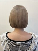 ミルクティーベージュ/ブリーチカラー/ハイトーンカラー/ボブ