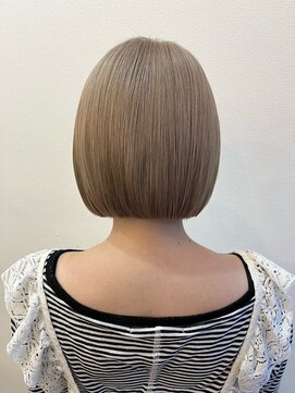 ロルド シェリ(Rold Cheri) ミルクティーベージュ/ブリーチカラー/ハイトーンカラー/ボブ