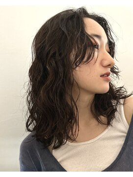 ナループロアオハナ(Nalu pu loa ohana) ウルフパーマ/ロングパーマ/ウェーブパーマ/スパイラルパーマ