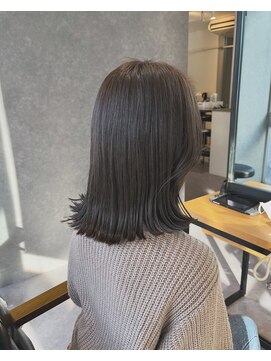 フー(feu) 切りっぱなし×グレージュカラー。