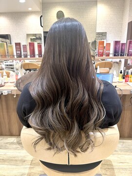 ヴィサージュ ユニール(VISAGE unir) 【泉 果穂】アッシュベージュのグラデーション♪