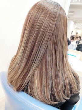 ウーロス(uros.) ベージュ☆バレイヤージュ