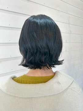 ラコスタ(LaCosTa) 透明感ブラック×艶感外はねボブ大人可愛い小顔スタイル