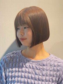 エリマバイフィフス 調布(elima by fifth) まとまり良く、自然なシルエットのミニボブスタイル