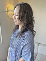 タヴィ(Tavi)&nbsp;ニュアンスパーマのミディアムヘア/クルクルパーマ/くせ毛パーマ