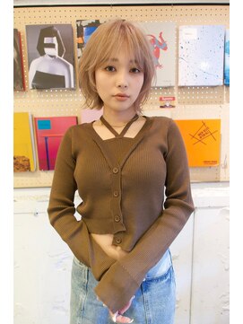 ルーム(Loom.) ケアブリーチ ハイトーンボブ レイヤー ベージュ
