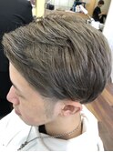 シルバーアッシュ&アップバングのフェードスタイル