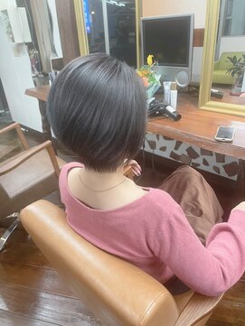 アート(art) アッシュグレー×前下がりボブ