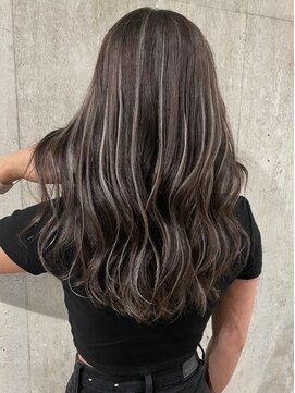 キング 梅田(K!ng) ハイライトカラーミルクティーベージュレイヤーカット