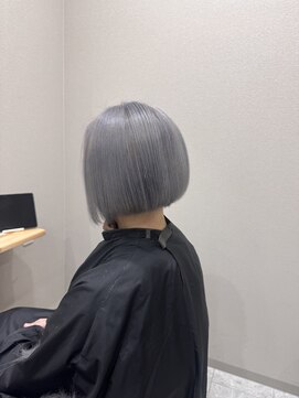 シカ 神戸三宮元町店(Cica) シルバー ホワイト ボブ ハイトーン ブリーチ ダブルカラー 三宮