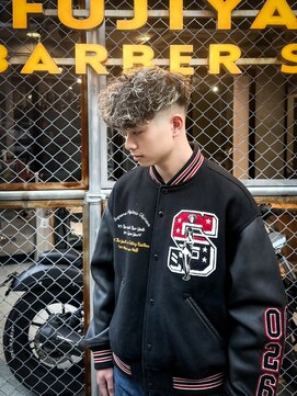 フジヤマ バーバー ショップ(FUJIYAMA BARBER SHOP) フェード/スペインカール/ハイライトカラー/スパイラルパーマ