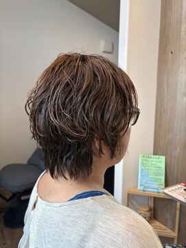 エニシ(Enishi) 癖毛を生かしたショートスタイル