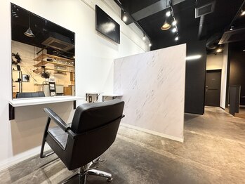 アンルーク ヘア(+1 unluke hair)の写真/【完全個室有】お待たせしない&空気感が大好評なsalon*物腰柔らかなベテランスタッフがお洒落をサポート!