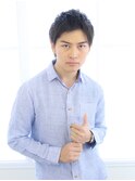 清潔感と男らしさを備えた大人メンズスタイル