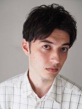 エラ(ELLA) アップバングで爽やかショートスタイル