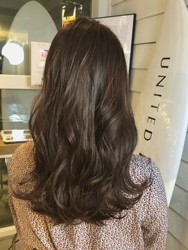 ゴート(Goat) オリーブベージュ