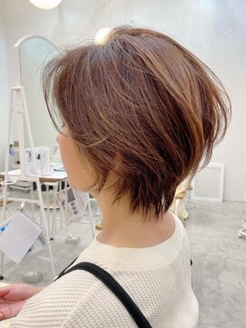 ロミー 本厚木(ROMMY.) 【大人可愛いショートウルフ】くびれレイヤー小顔ショート