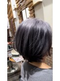 透明感ラベンダーグレー×丸みショートボブ