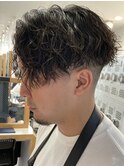 センターパートツイストスパイラルパーマ刈り上げメンズパーマ