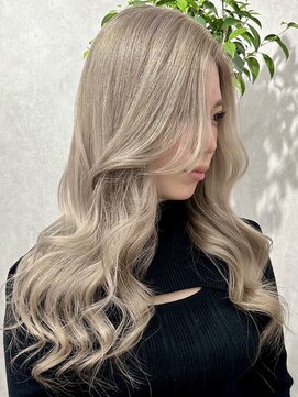 ロウル 渋谷(LOWRL) ホワイトミルクグレー/ケアブリーチカラー