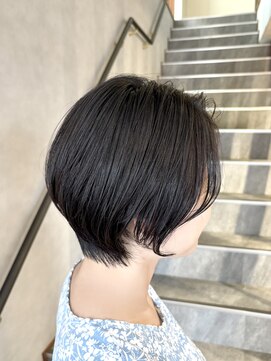 ヴィサージュメゾン(VISAGE maison) 前髪長めショートボブ