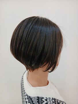 ゼル ビッグアイ(ZELE) 前下がりショートボブ