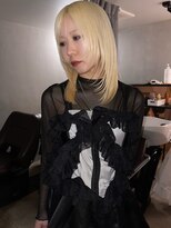 シロ(siro) ブロンド顔周りレイヤー