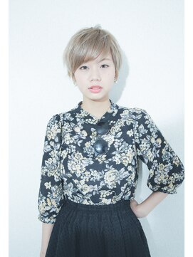 マウロア(MAULOA) 【MAULOA hair】外ハネ　ブロンド　ショート２