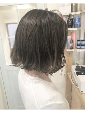 レンク(LENC) Coast.切りっぱなし前下がりボブ×ミントグレージュ