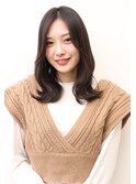 大人女子のセミロングヘア