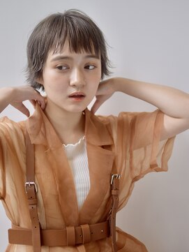 サークル(CIRCLE) マッシュショートカーキグレージュ大人かわいいフェザーバング