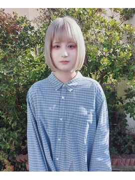 エカ(Eka) blond bob