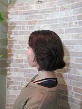 美容室 M 前髪かきあげ風外ハネ大人ボブ