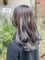 ヨナサン(Yona Saint)&nbsp;ホワイトアッシュバレーヤージュ