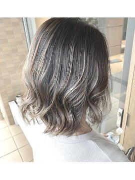 トリニティ(trinity) 大人女性のデザインカラー・ハイライトバレイヤージュ【豊見城】