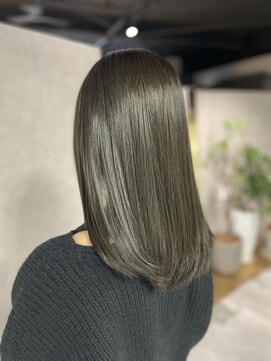 ニーナ ビューティーサロン(NINA Beauty Salon) オリーブグレー#秋カラー#透明感カラー