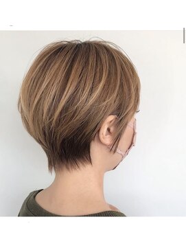 ジーシーエイト ヘアー(GC8 hair) ベージュ　ショート