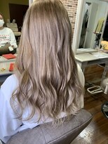 ジウ 上通り(JIU)&nbsp;20代30代小顔ゆるふわロンググレージュミルクティ