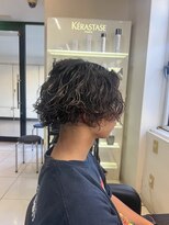 アイズ 海老名(AIZU) 波巻きスパイラルパーマ マンバンヘア メンズミディアム