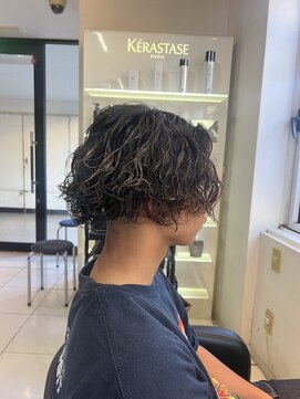 アイズ 海老名(AIZU) 波巻きスパイラルパーマ マンバンヘア メンズミディアム